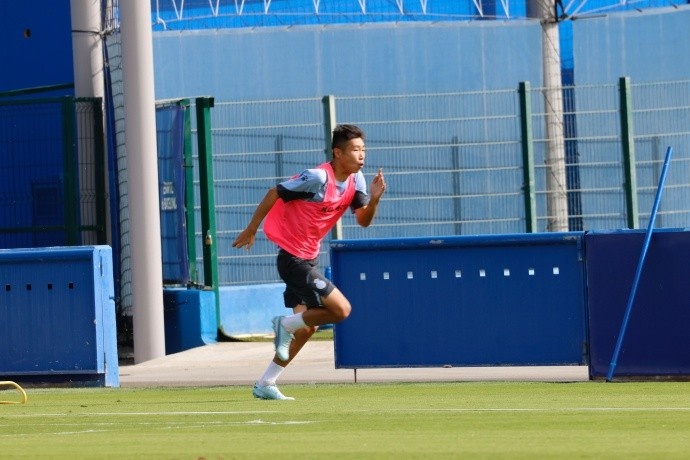 【万博足球】⛽️继续加油！中国球员谭凯元首次参与西班牙人一线队训练