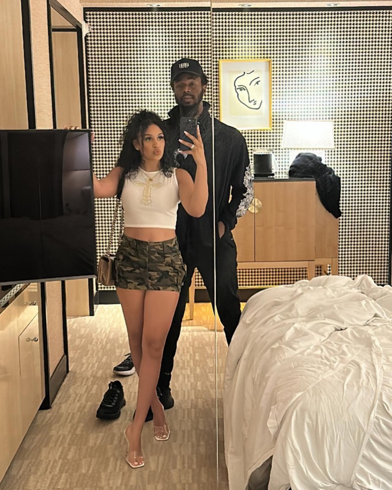 【万博NBA】嘴嫂:他爱盯着我看 我太美啦??