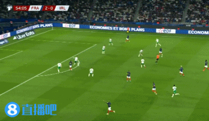 【万博足球】整个小活儿?特奥传中姆巴佩门前踢空,随后单刀打偏但越位在先