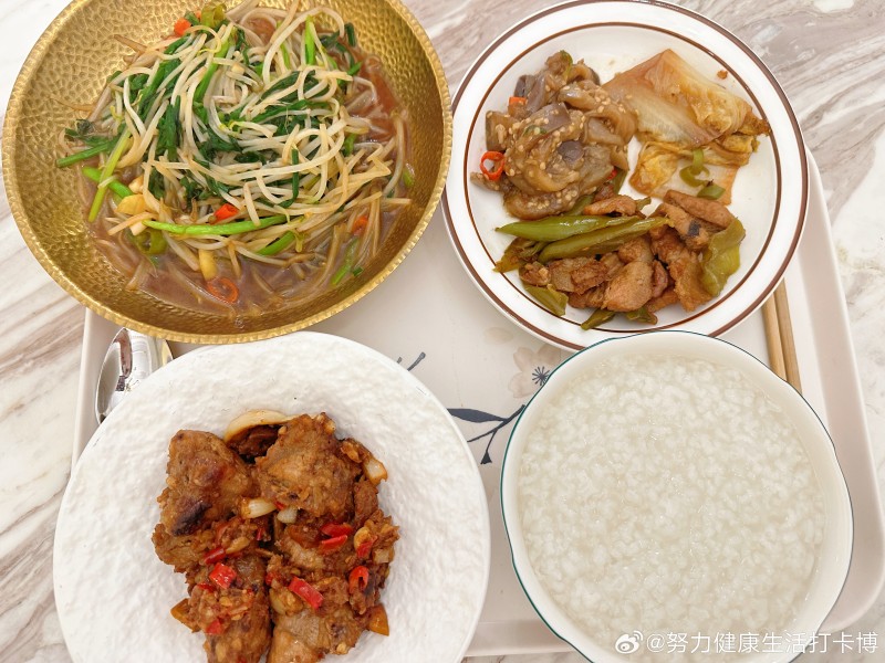 原来私下这么省！有嘉宾doinb招待龙虾 私下两口子吃白粥！