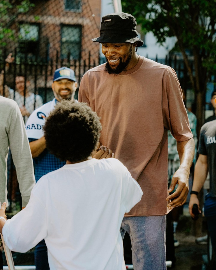 【万博NBA】棍网球？KD：只要我付出努力任何项目都没问题 要做就做到顶尖