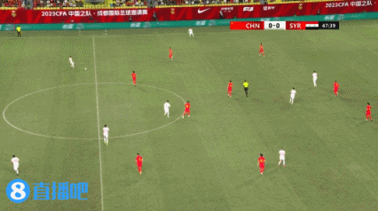 【万博足球】国足右边翼反击被追上被迫犯规,日本右边翼反击狂奔70米对手无奈送点