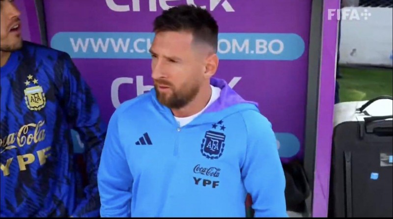 【万博足球】人气爆棚!虽然梅西今天不会登场,但现场球迷仍在呐喊他的名字