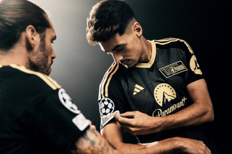 【万博足球】给几分?柏林联发布欧冠特别版球衣:黑色大底配以金色六边形条纹