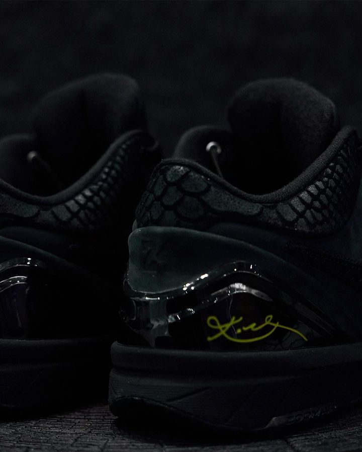 【万博NBA】太帅！瓦妮莎晒即将复刻的两双科比战靴:科4黑曼巴+科6反转青蜂侠