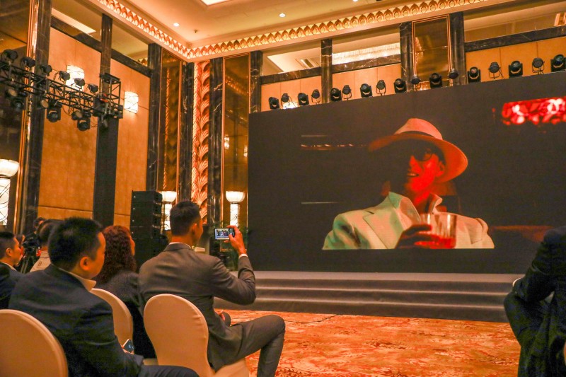 【万博NBA】?易建联感谢好友制作短片:谢谢你通宵辛苦制作!真的很惊喜!