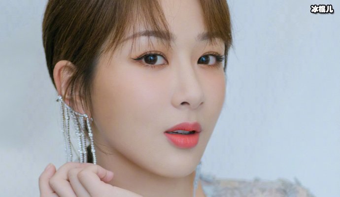 两岁小童星被导演看中长得太美被禁止整容，如今怎么样