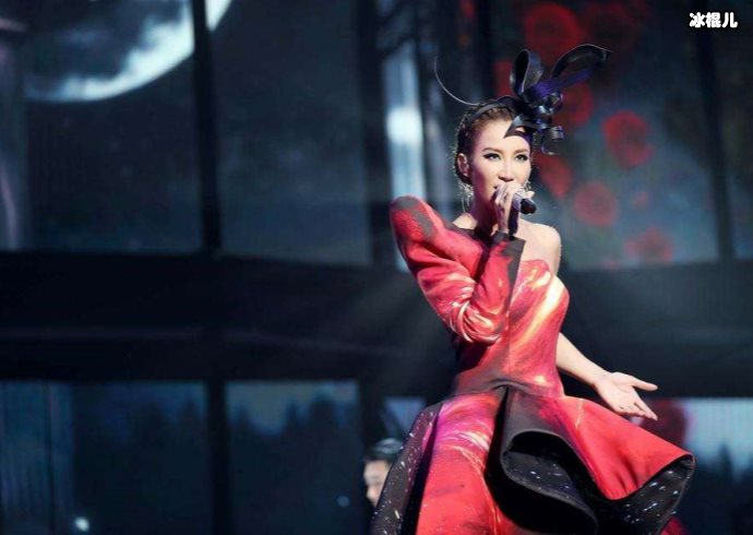 李玟隔22年再为《花木兰》唱主题曲，笑称唱到头晕