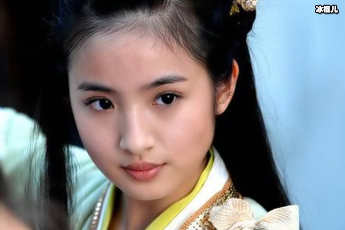 林依晨出演过许多经典的青春偶像剧，在《恶作剧之吻》中演技获赞