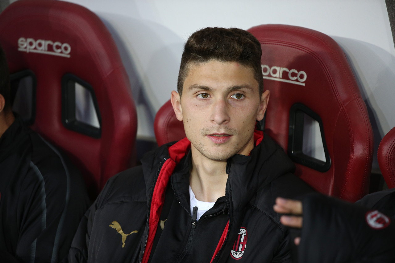 米兰官方：卡尔达拉脚踝手术成功，恢复期3个月