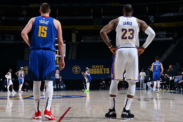 【万博NBA】?2K24前十历年评分变化:詹姆斯生涯21季竟18次评分不低于96