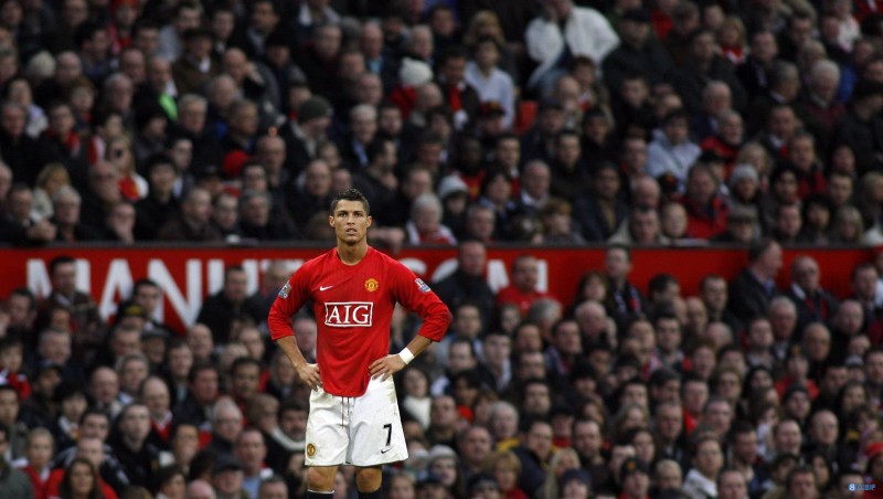 【万博足球】理查兹：C罗2秒能做5个过人动作，过了我之后还对我眨眼?