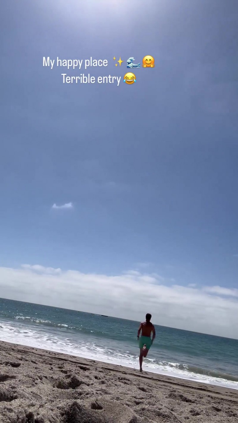 【万博NBA】?克莱海边游玩：大海！我的快乐之地 就是入水动作有点狼狈