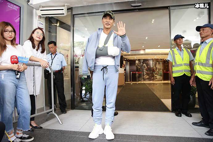 【万博娱乐】任达华为何拒绝赔偿?其手指治疗还要多久?