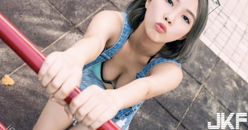 【万博娱乐】太正了！「地方的公園」驚見正妹「著內衣玩單槓」好胸猛！路人都不知道眼睛該擺哪啦～