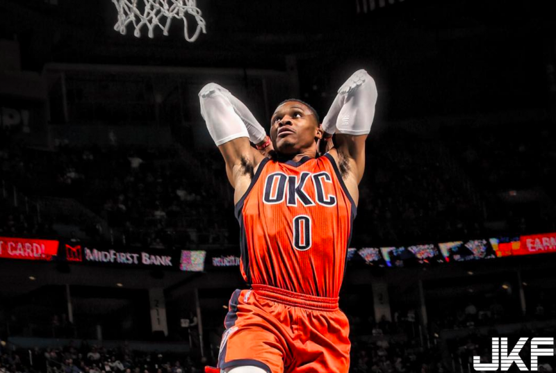 【万博娱乐】緊追「喬神」的男人！ 威少連5場飆「大三元」