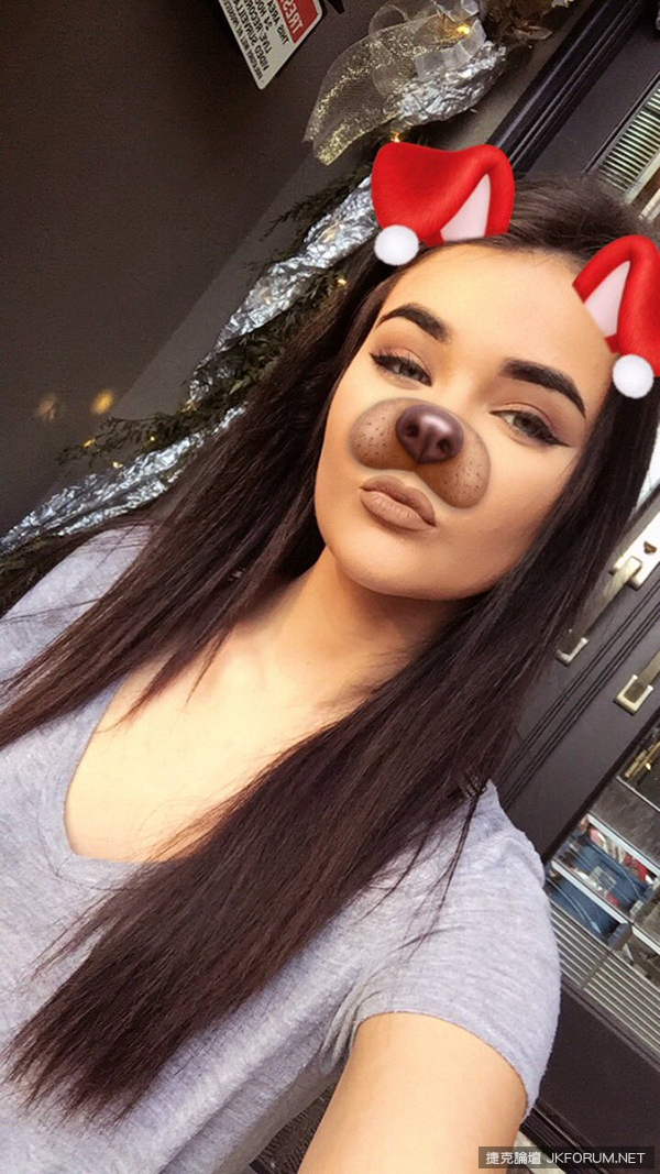 【万博娱乐】比主角更搶戲，她把「性感自拍照」一上傳就成為熱搜關鍵字的理由竟然是？！