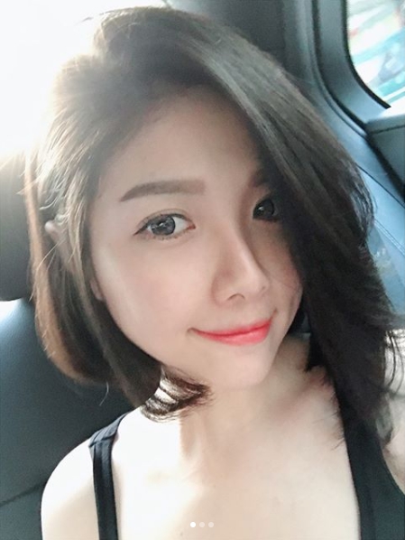 【万博娱乐】地方媽媽好逼人！巨乳好身材「親餵自拍」，哺乳視角讓人忍不住想要大口吸….