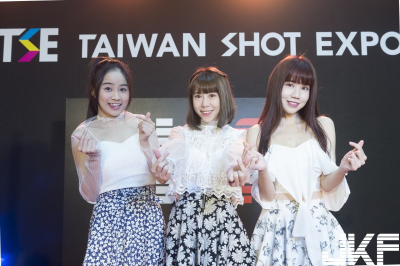 【万博娱乐】人氣女團伊梓帆TSE熱力登場，短裙嗨翻「畫面真的太萌」！