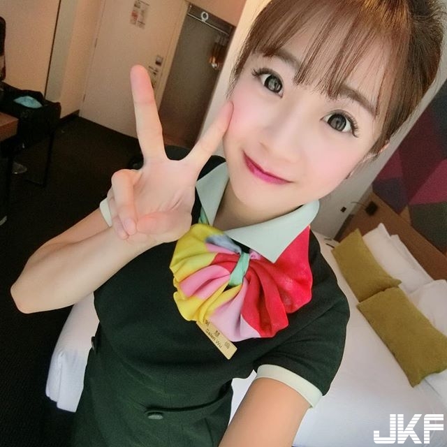 【万博娱乐】高顏值「長榮空姐」，脫下緊身制服換上比基尼，白皙皮膚、豐滿上圍讓機長想衝動….