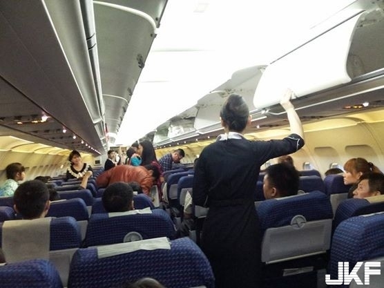 【万博娱乐】空姐在飛機上怎麼休息？飛機職員休息室大揭密