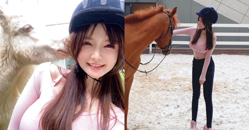 【万博娱乐】甜美正妹「緊身爆乳」騎馬去！超逆天的「童顏巨乳」連小動物都忍不住親上去！