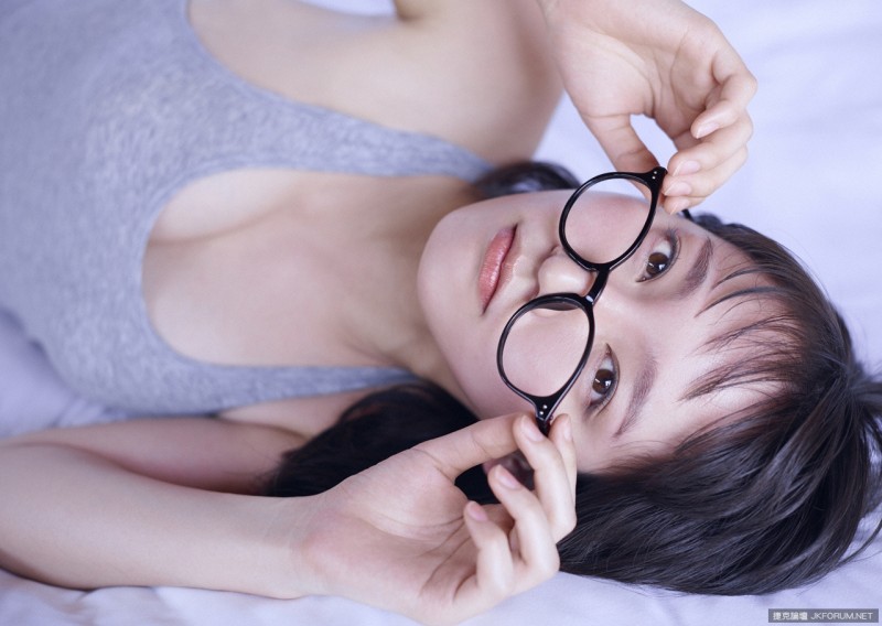 【万博娱乐】不合理！療癒系好胸女孩《吉岡里帆》當配角　居然比主角亮眼？！