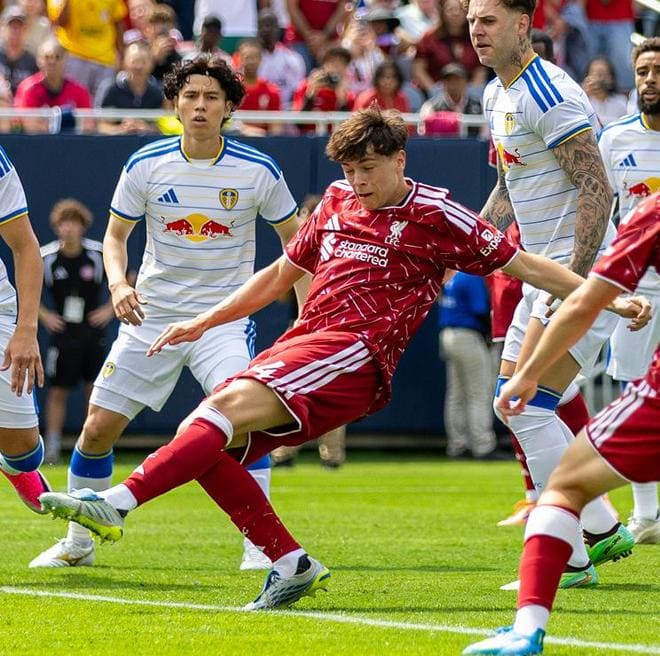 【万博体育】热身赛利物浦2-0领先遭大逆转,利兹联连灌四球送伊劳拉首败