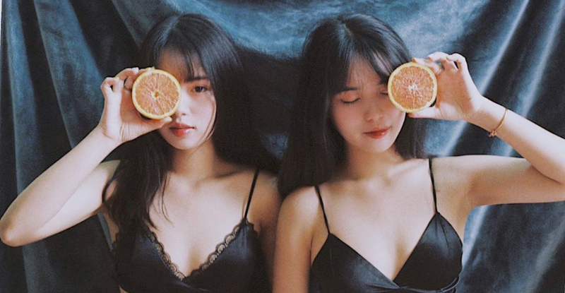 【万博娱乐】限定款買一送一！空靈系「雙胞胎姊妹」顏值清新又甜美，火辣美體神複製太養眼！