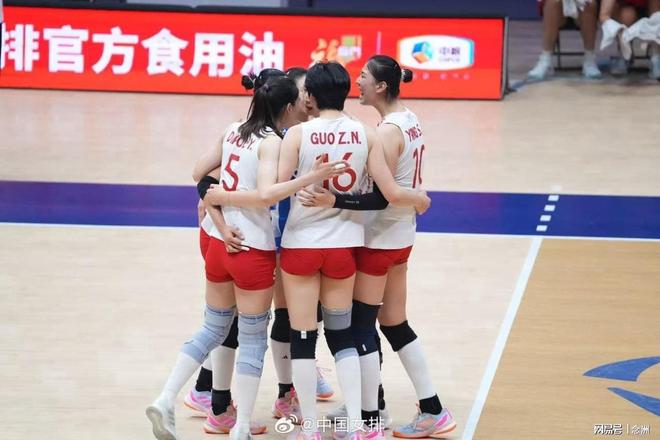 【万博体育】女排亚锦赛决赛中国2-3惜败泰国,惠若琪赛后点评:对手更亚洲化,我们需提升应变与强度