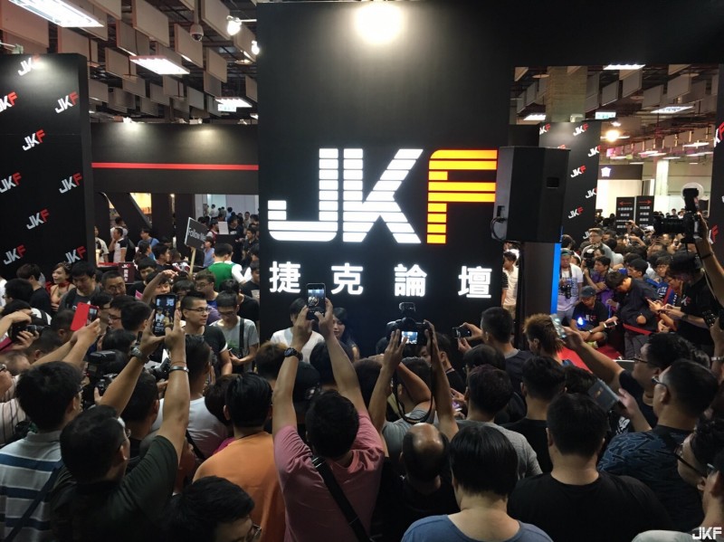 【万博娱乐】《JKF X 2016 Adult Expo》JKF攤位MIKA現場活動直擊DAY2!!!性感神奇寶貝到處跑，南梨央奈受不了直接脫內褲了!