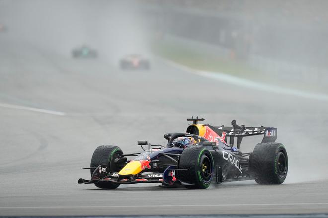 【万博体育】F1巴林大奖赛暖胎圈动力异常：国际汽联发布声明，软件更新后比赛正常进行