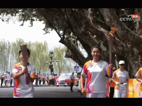 【万博足球】首次参加亚运火炬传递,王霜社媒晒照:今天又是幸福的一天呀