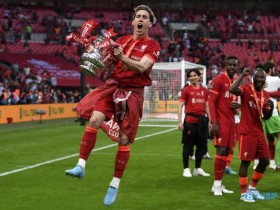 【万博足球】左后卫轮换无忧?跟队:齐米卡斯将与利物浦续约至2027年