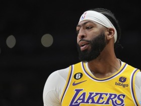 【万博NBA】浓眉强烈渴望打四号位?湖人博主:他三分不行 打不了四号位