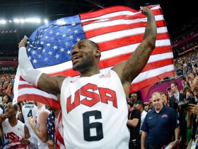 【万博NBA】有想法?美媒将詹姆斯列入美国队潜在最强阵 老詹回复:?