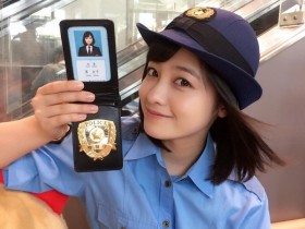 【万博娱乐】「千年一遇美少女」橋本環奈,穿上警察制服逆天童顏甜死人,「無死角」美顏讓人戀愛!