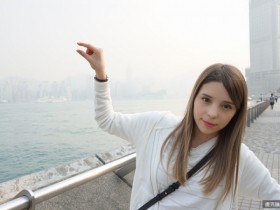 【万博娱乐】混血正妹求ps太陽在手裡 不能免俗的被惡搞啦!