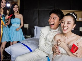 【万博娱乐】婚禮玩很大!妻子被多名男子扒光光,老公笑呵呵