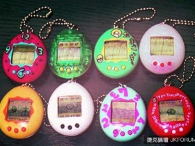 【万博娱乐】海外神秘時尚?奧蘭多布魯身上掛著電子雞裝飾!