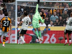 【万博体育】英超首轮半场:赫尔城2-0曼联,红魔71%控球率难破密集防守