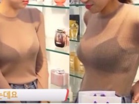 【万博娱乐】大膽路人「透明薄衣」穿上街!「可愛乳形狀」外露明顯…一旁路人看了好害羞